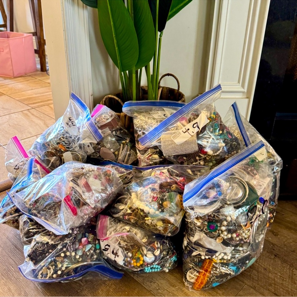 BDJ 2 LB Mixed Metal Jewelry Lot • Wearable Cleanout •Treasure Hunt • Estate Mix